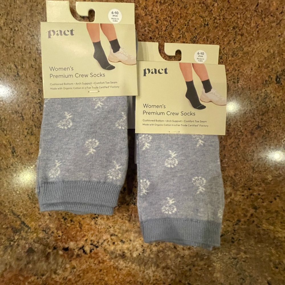 NEW! Pact Iris Blue Heather Ditzy Premium Crew Socks Two Pair NWT!